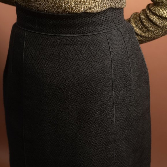 Dolce & Gabbana black mini skirt, timeless classic - Size 4 - Picture 3 of 8